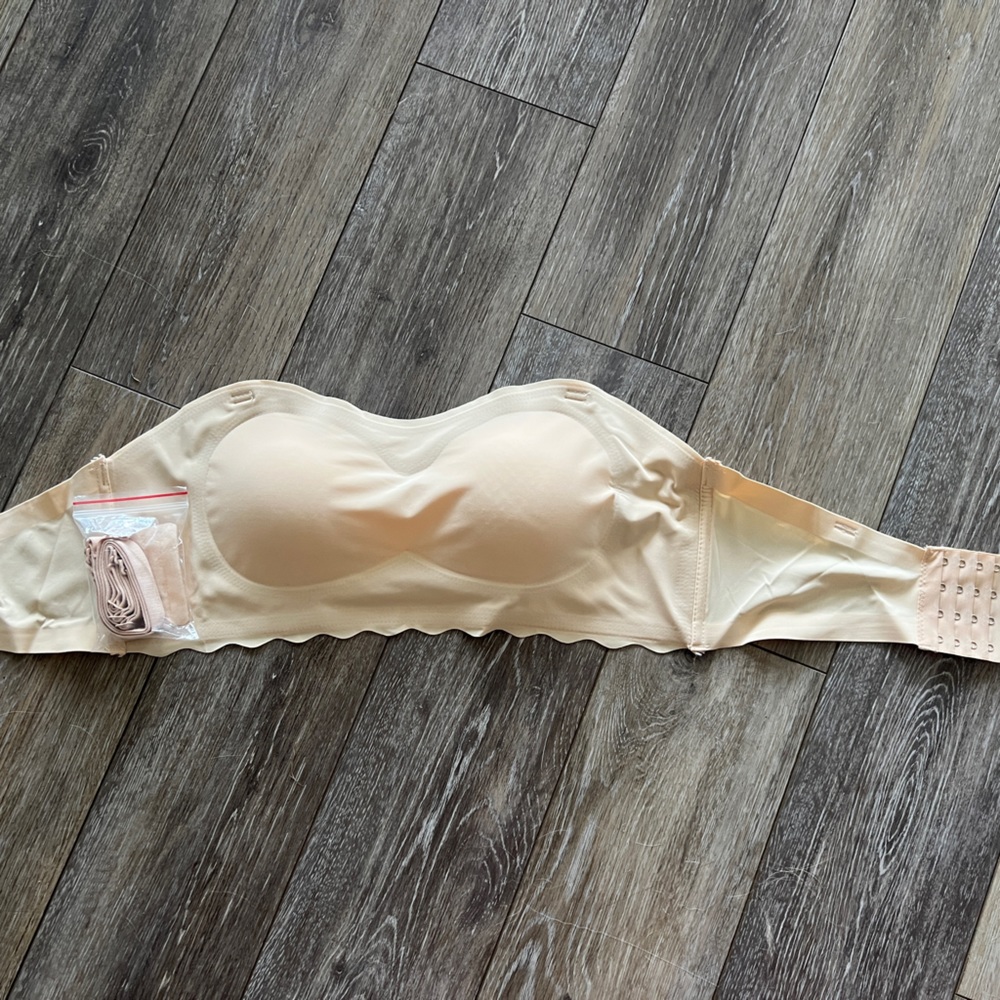Straps/Strapless Betty bandeau bra. 31” band. New unworn. Fits like an US XL.